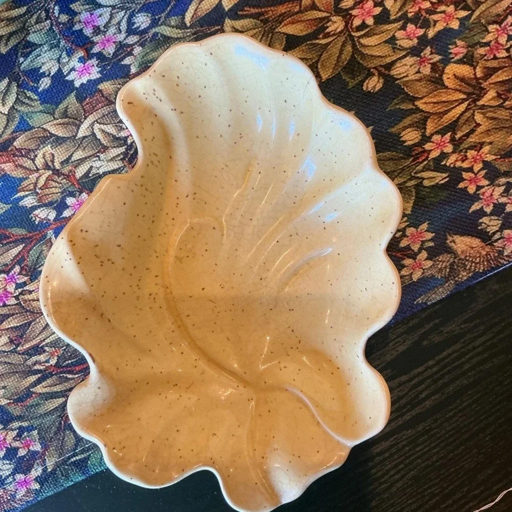 Valley‎ Vista California Pottery Yellow 8.25